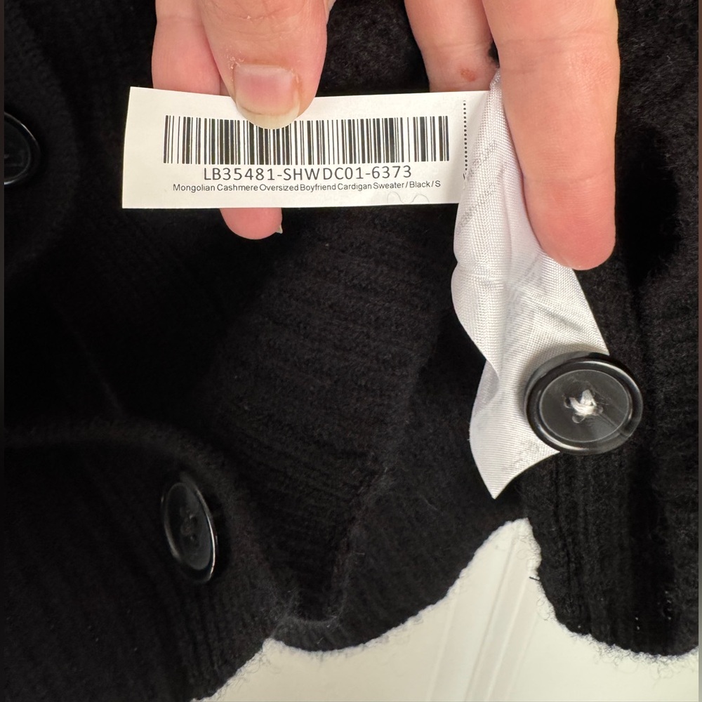 NWT! QUINCE Mongolian Cashmere Oversized
Boyfriend Cardigan Sweater Black Small - Picture 10 of 13